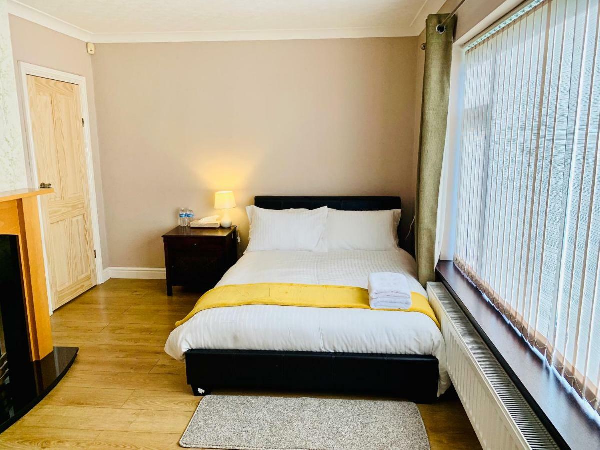 Housefield Stay Bucknall  Extérieur photo