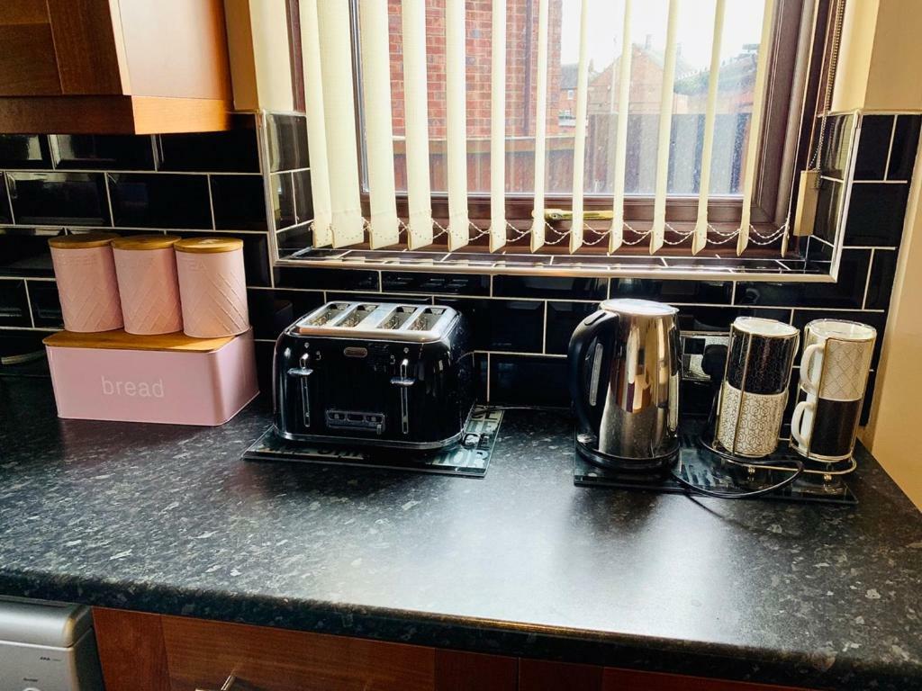 Housefield Stay Bucknall  Extérieur photo